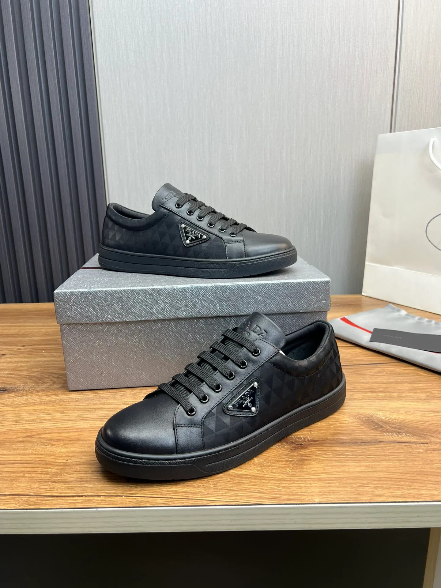 Men's shoes 💰500💰 [PRADA] Popular items in the men's shoe counter, synchronized with the official website, 1 high-quality shipment ✔️Original cowhide splicing + cowhide lining, 1🆚1 replica, original sole, 38-45 (45 customized, non-refundable)